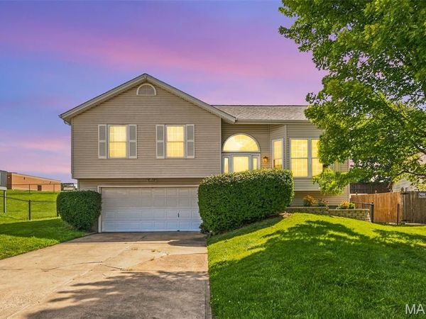 30 Sassafras , St Charles, MO 63303