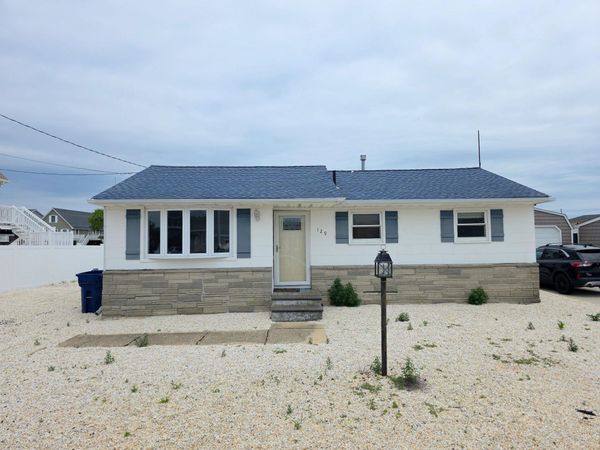 129 E RARITAN DRIVE, TUCKERTON, NJ 08087