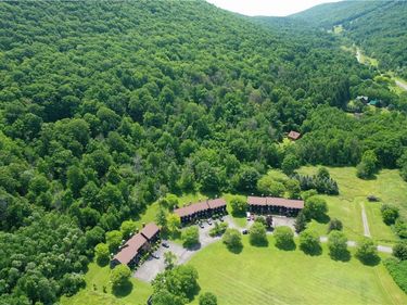 7 Pinewood Lane, Naples, NY 14512