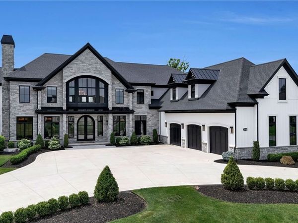 5534 Herons Glen, Clarence, NY 14031