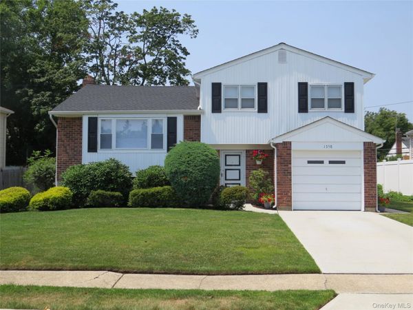 1358 Milanna Lane , Wantagh, NY 11793