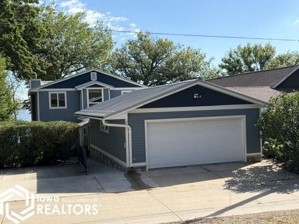 5494 Lakeview Drive, Clear Lake, IA 50428