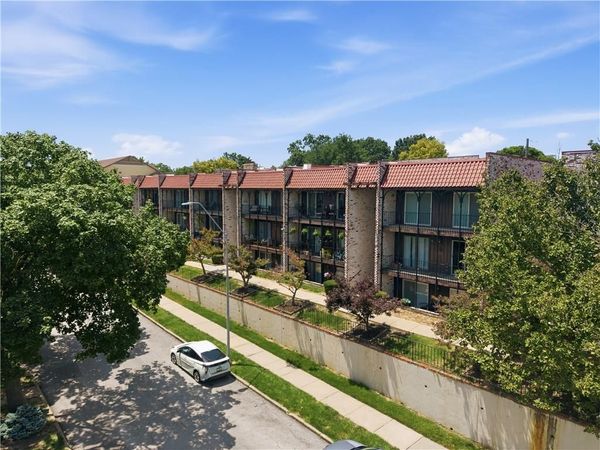 5004 Grand Avenue, Unit E, Kansas City, MO 64112