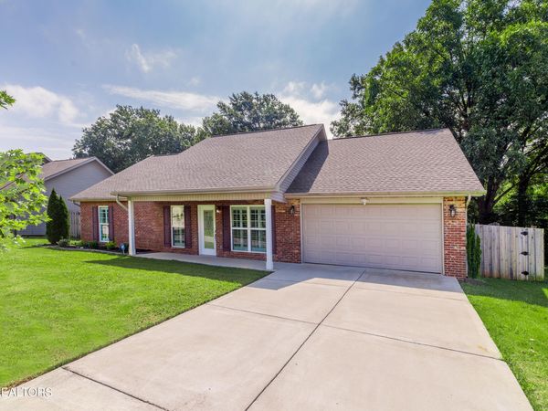 712 Hunter Crest Rd, Maryville, TN 37803