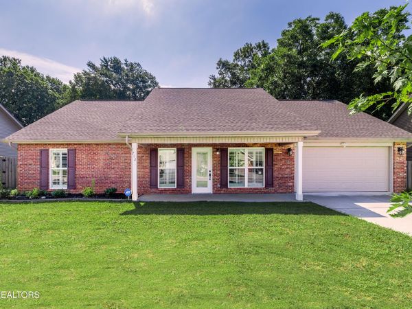 712 Hunter Crest Rd, Maryville, TN 37803