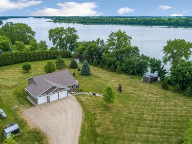 23455 135th Street, Hanska, MN 56041