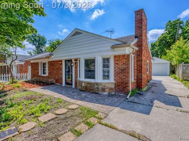 4335 W 14 Mile Road, Royal Oak, MI 48073