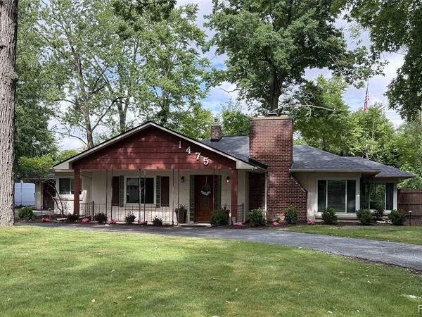 1475 Avondale Street, Sylvan Lake, MI 48320