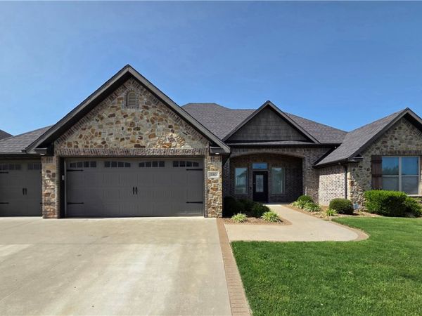530 Joshua Pass , Centerton, AR 72719