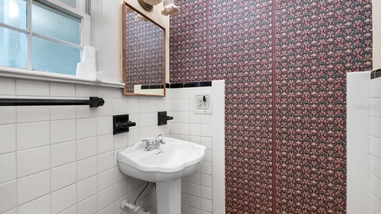 127 E Laurel Avenue , Howey in the Hills, FL 34737 Photo