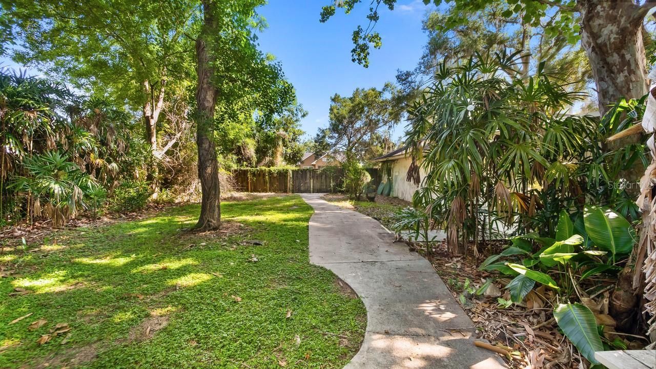 127 E Laurel Avenue, Howey in the Hills, FL 34737 Photo