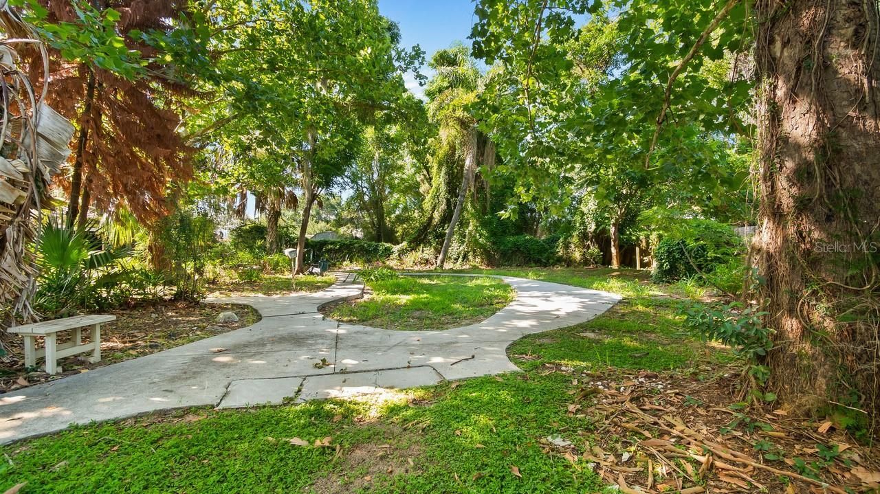 127 E Laurel Avenue, Howey in the Hills, FL 34737 Photo