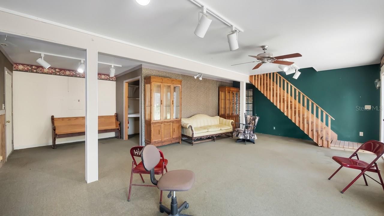 127 E Laurel Avenue , Howey in the Hills, FL 34737 Photo
