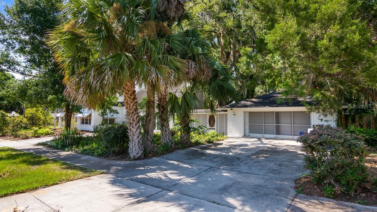 127 E Laurel Avenue, Howey in the Hills, FL 34737 Photo