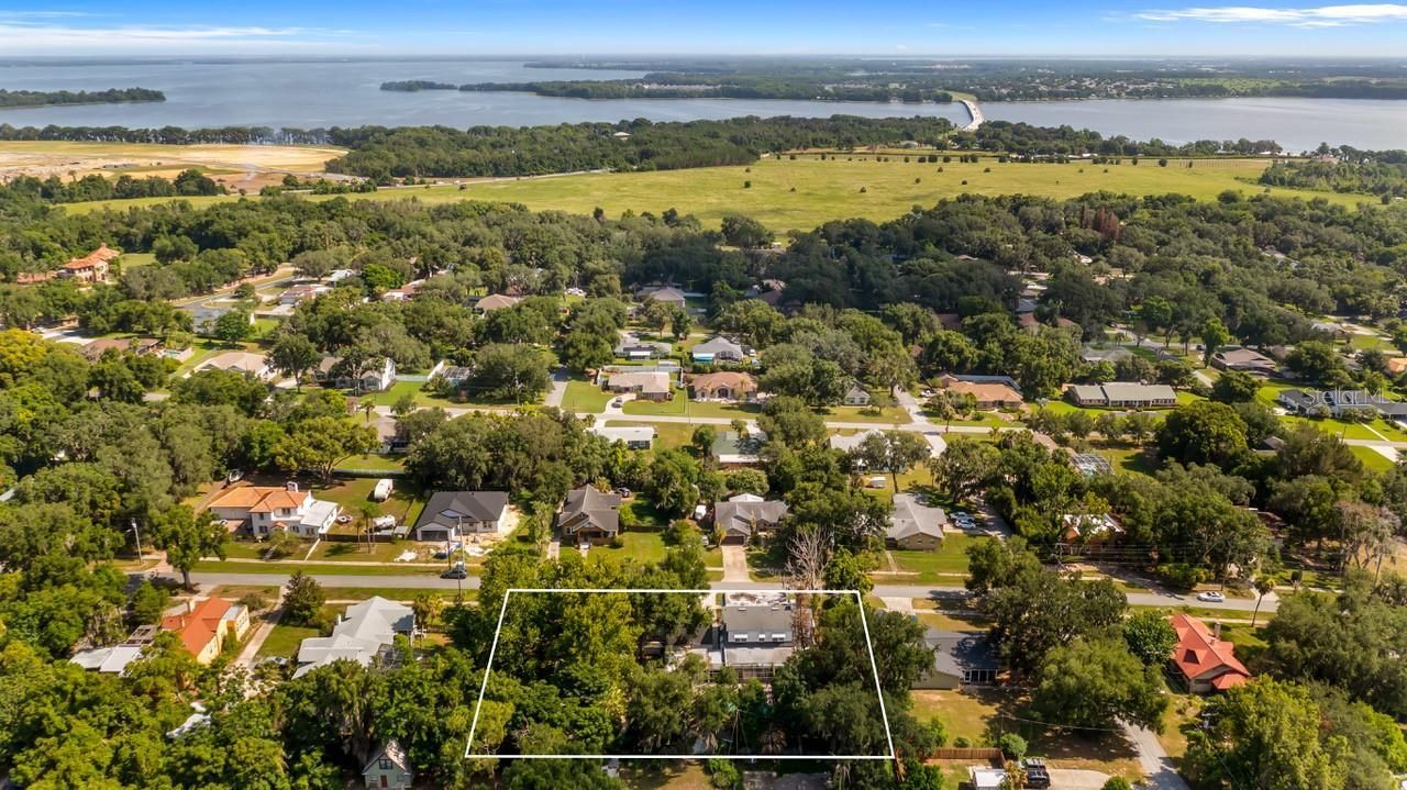 127 E Laurel Avenue, Howey in the Hills, FL 34737 Photo