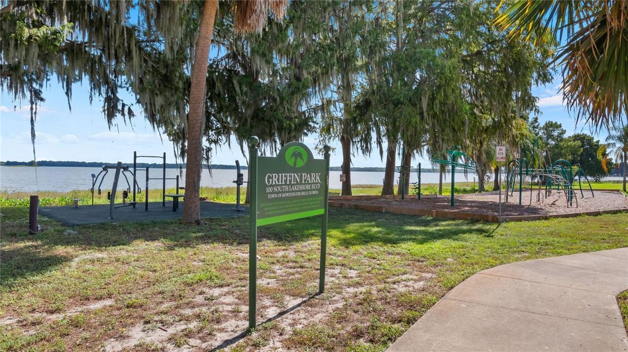 127 E Laurel Avenue , Howey in the Hills, FL 34737 Photo