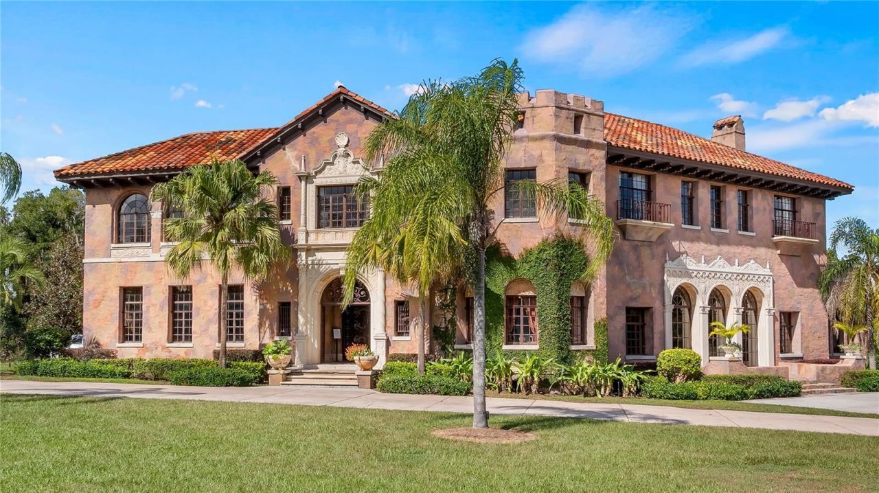 127 E Laurel Avenue , Howey in the Hills, FL 34737 Photo