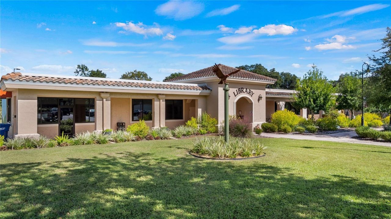 127 E Laurel Avenue , Howey in the Hills, FL 34737 Photo