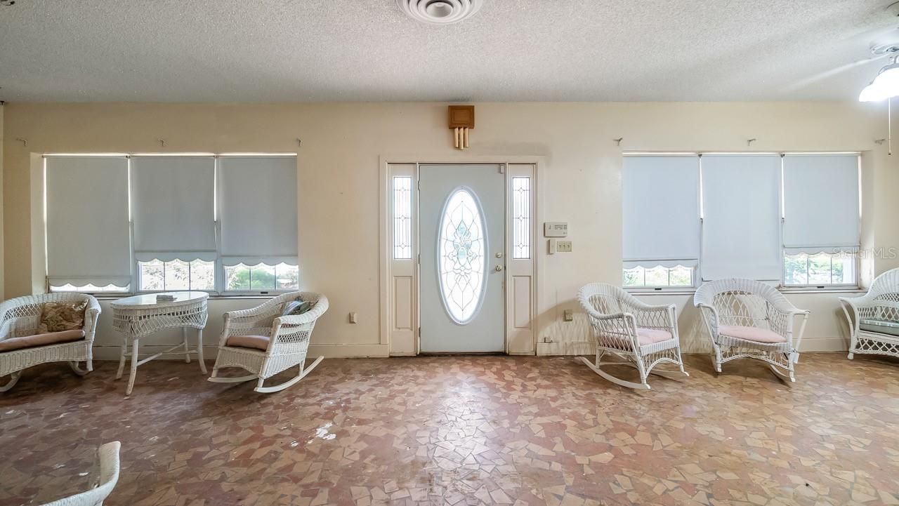 127 E Laurel Avenue , Howey in the Hills, FL 34737 Photo