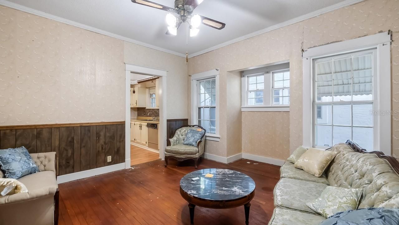 127 E Laurel Avenue , Howey in the Hills, FL 34737 Photo