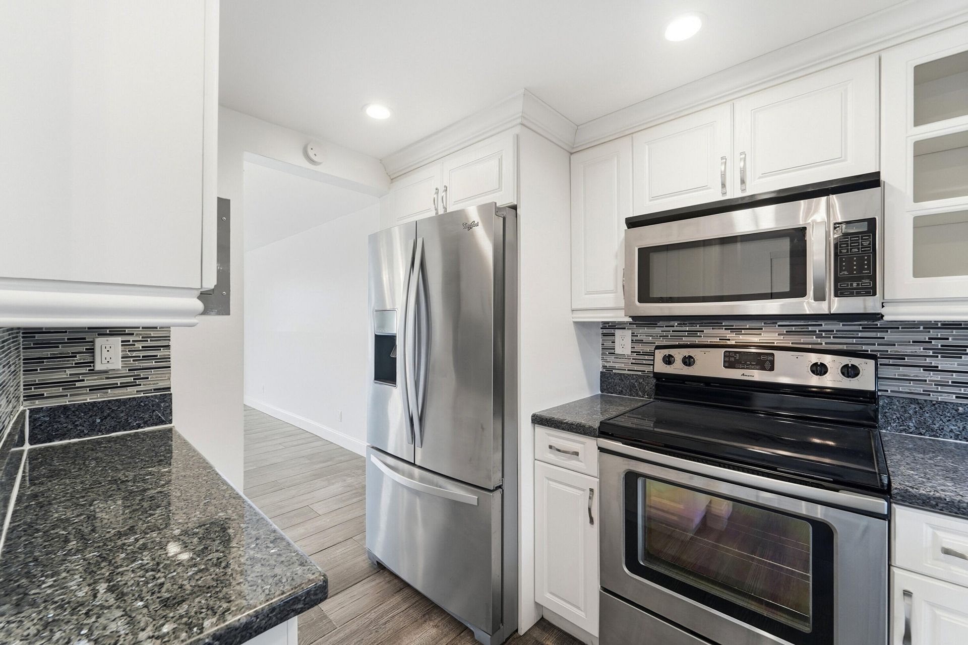 9360 Sunrise Lakes Boulevard, Unit 111, Sunrise, FL 33322 Photo