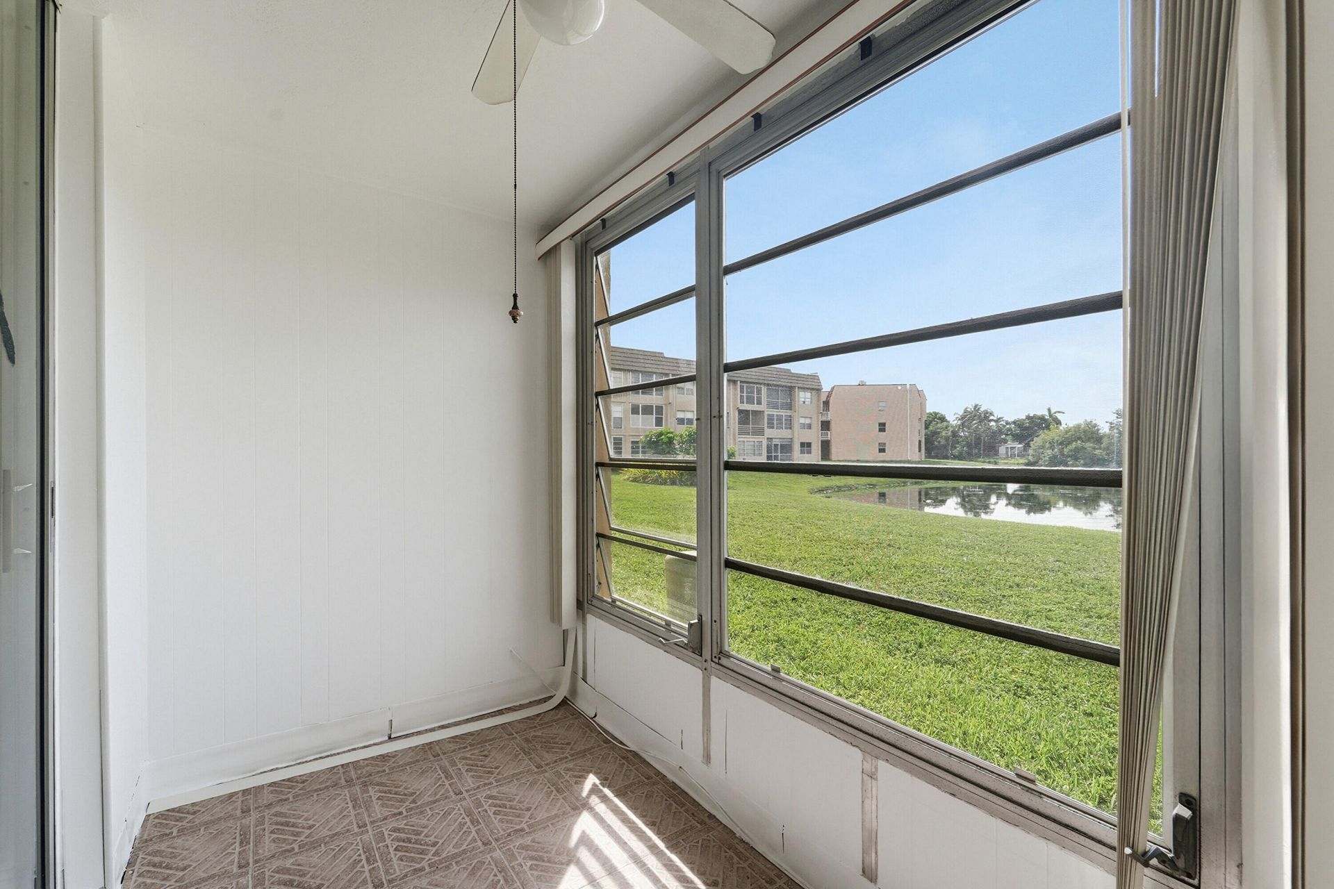 9360 Sunrise Lakes Boulevard, Unit 111, Sunrise, FL 33322 Photo