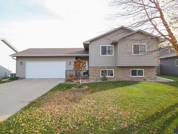 3704 S Stanford Ave, Sioux Falls, SD 57106