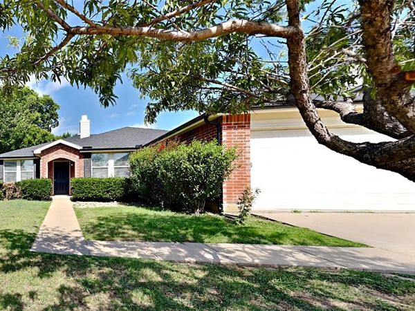 1305 Highcrest Drive, Burleson, TX 76028