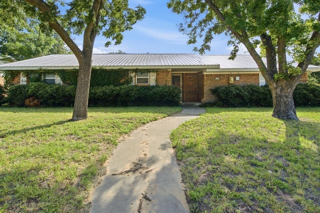 1109 N Lillian Street, Stephenville, TX 76401 Main Photo
