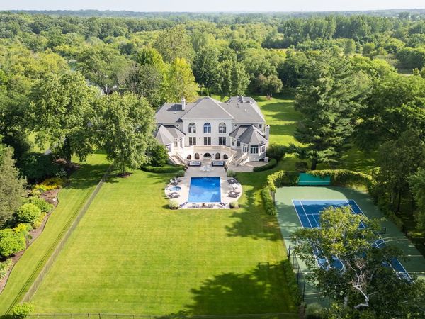 5N113 Burr Road, St. Charles, IL 60175