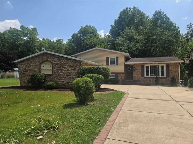 2042 Coit Drive NW, Warren, OH 44485 Photo 1