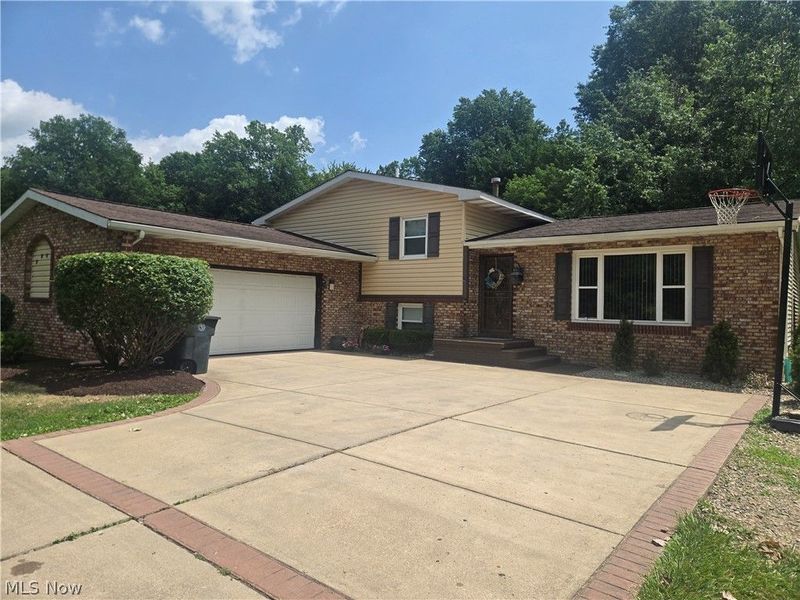 2042 Coit Drive NW, Warren, OH 44485 Photo 2