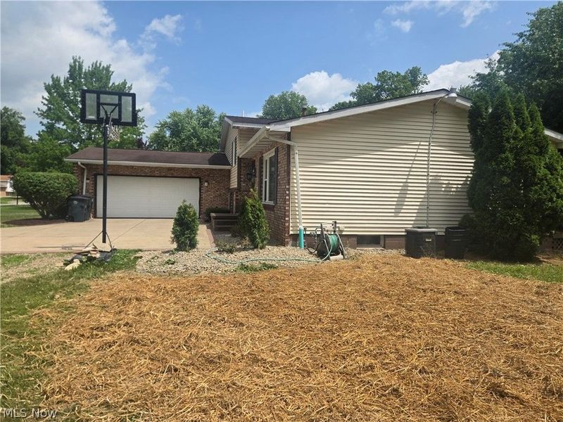 2042 Coit Drive NW, Warren, OH 44485 Photo 3