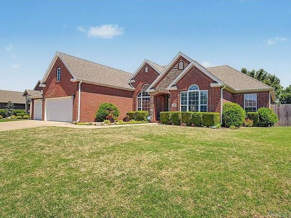 1218 NE Waverly Way, Bentonville, AR 72712
