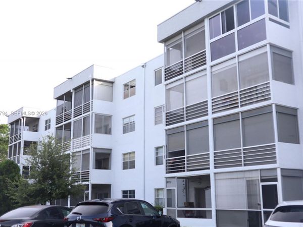 3000 E Sunrise Lakes Dr, Unit 303, Sunrise, FL 33322