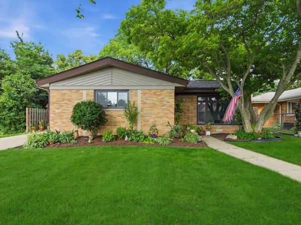 2455 Belleview Avenue , Westchester, IL 60154