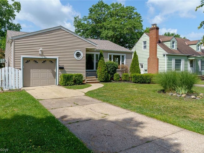 16223 Bardbury Avenue, Middleburg Heights, OH 44130 Photo 2