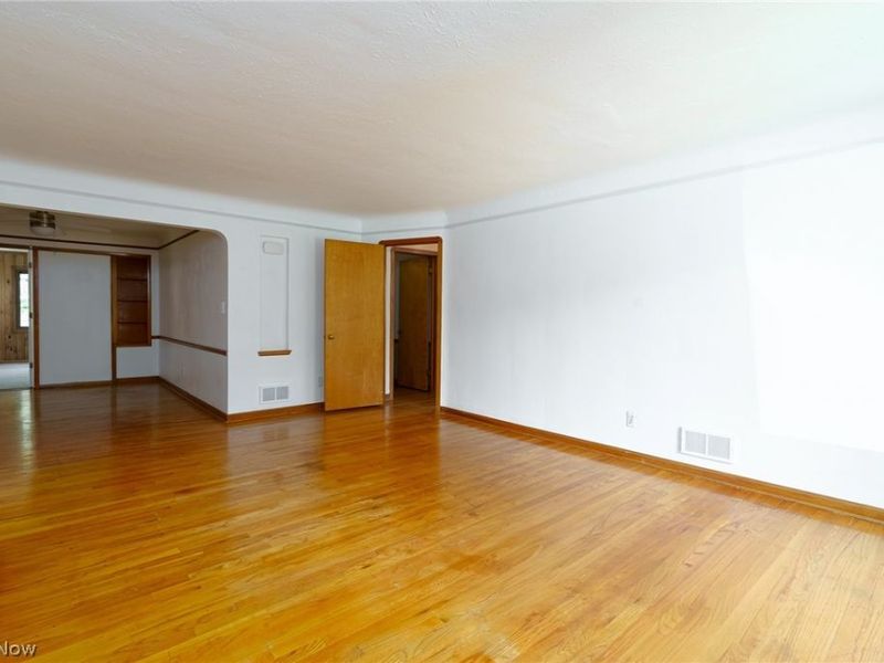 16223 Bardbury Avenue, Middleburg Heights, OH 44130 Photo 3