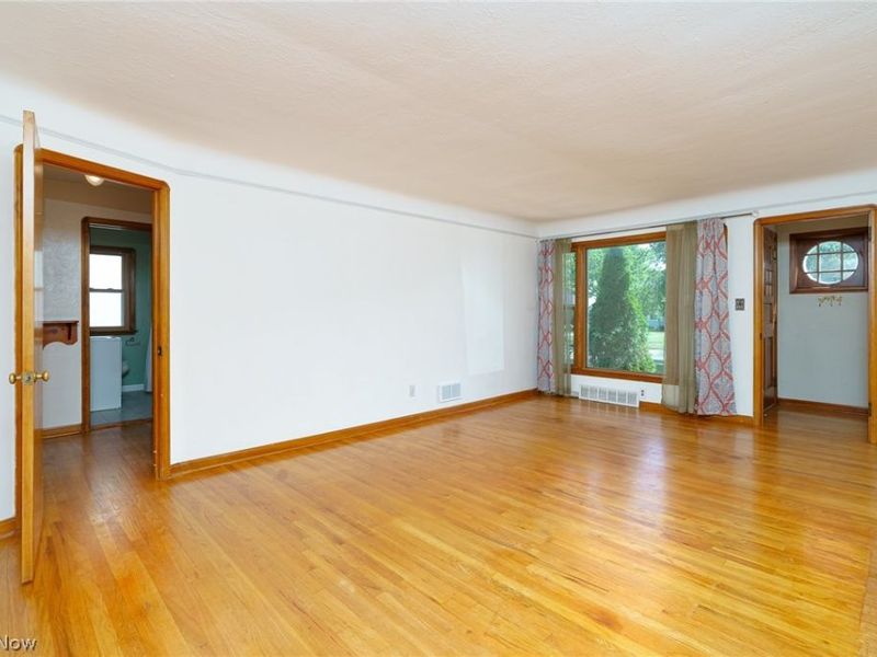 16223 Bardbury Avenue, Middleburg Heights, OH 44130 Photo 4