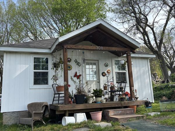 308 W Myrtle , Monett, MO 65708