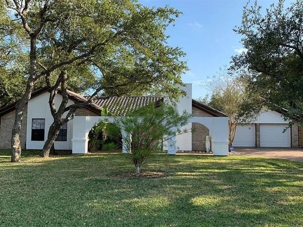 3111 Traylor Boulevard, Rockport, TX 78382