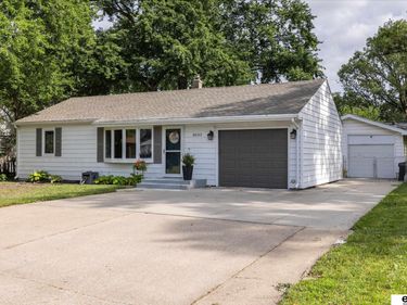 8533 Lafayette Avenue, Omaha, NE 68114
