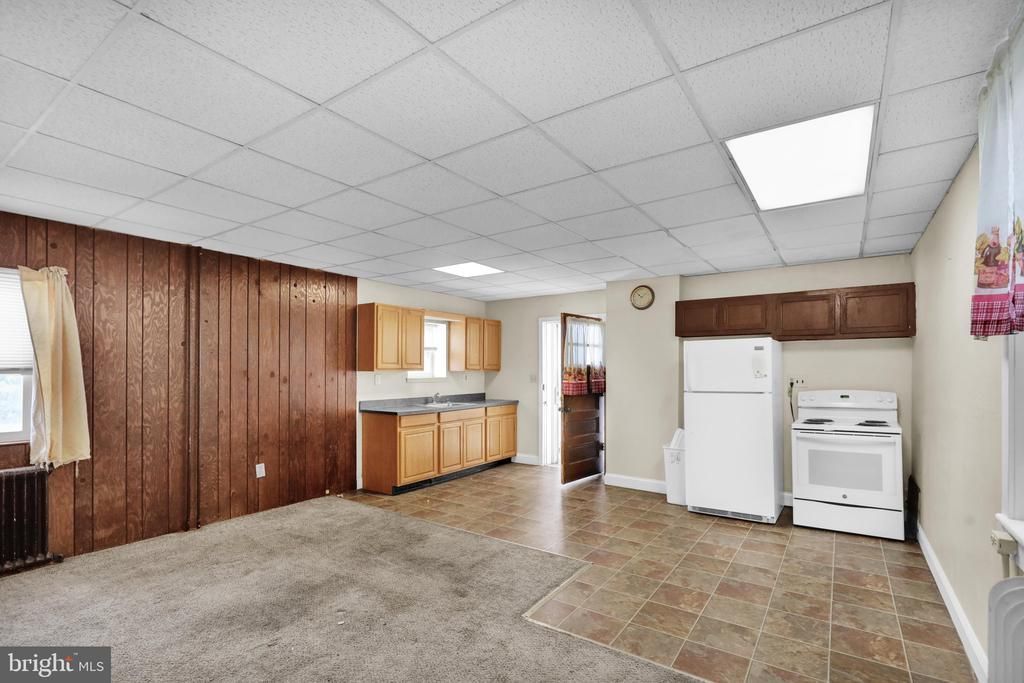 206 MAIN ST, MOHRSVILLE, PA 19541