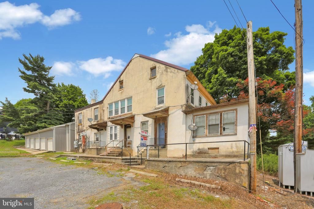 206 MAIN ST, MOHRSVILLE, PA 19541