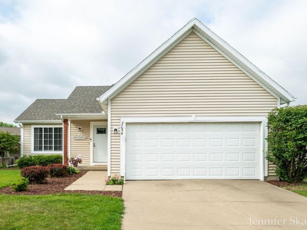 3054 Woodglen Street NW, Grand Rapids, MI 49504