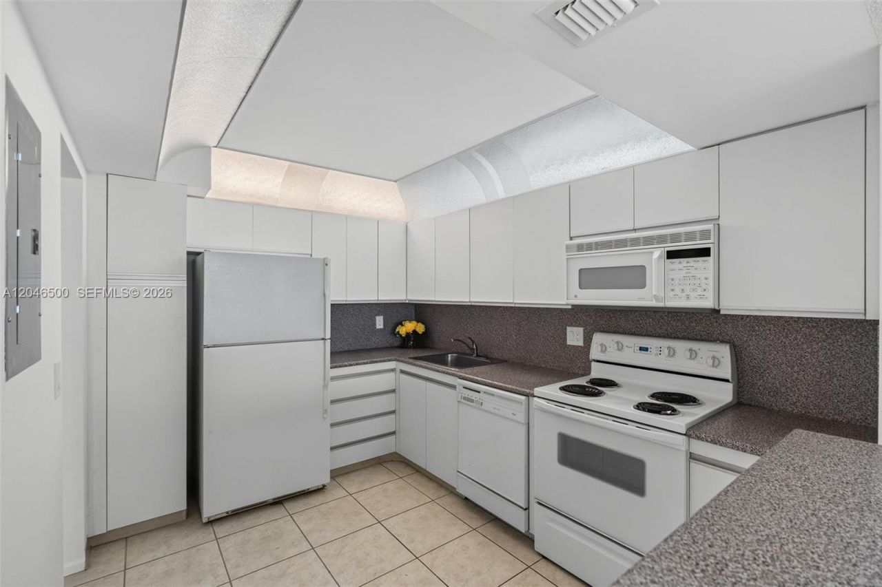 2301 S Ocean Dr , Unit 1004, Hollywood, FL 33019 Photo
