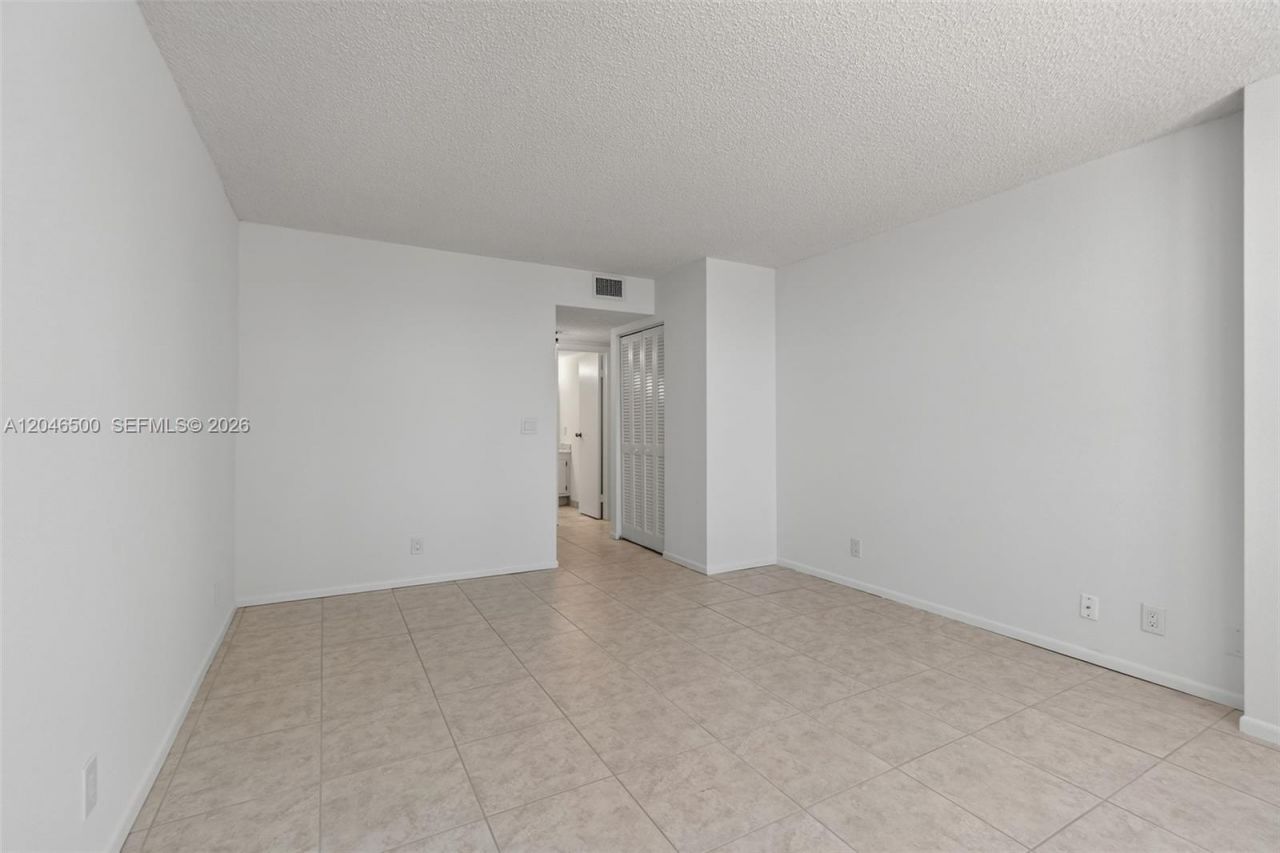 2301 S Ocean Dr , Unit 1004, Hollywood, FL 33019 Photo
