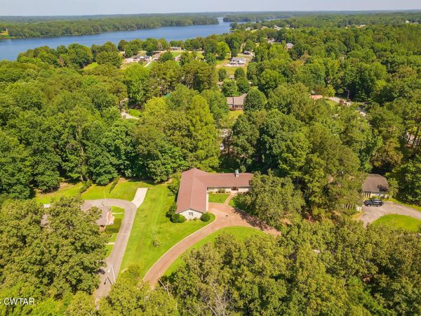 215 Eastern Shores Drive , Lexington, TN 38351