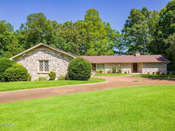 215 Eastern Shores Drive , Lexington, TN 38351