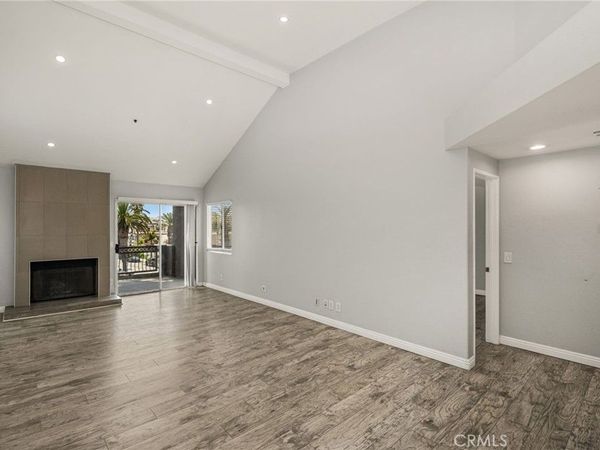 310 Lake Street, Unit 301, Huntington Beach, CA 92648